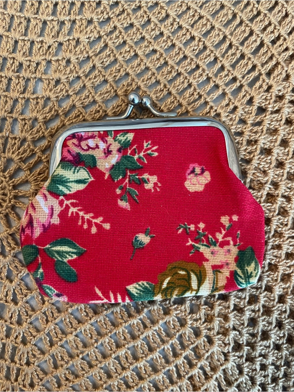 Floral Kiss-Lock Coin Purse in Red